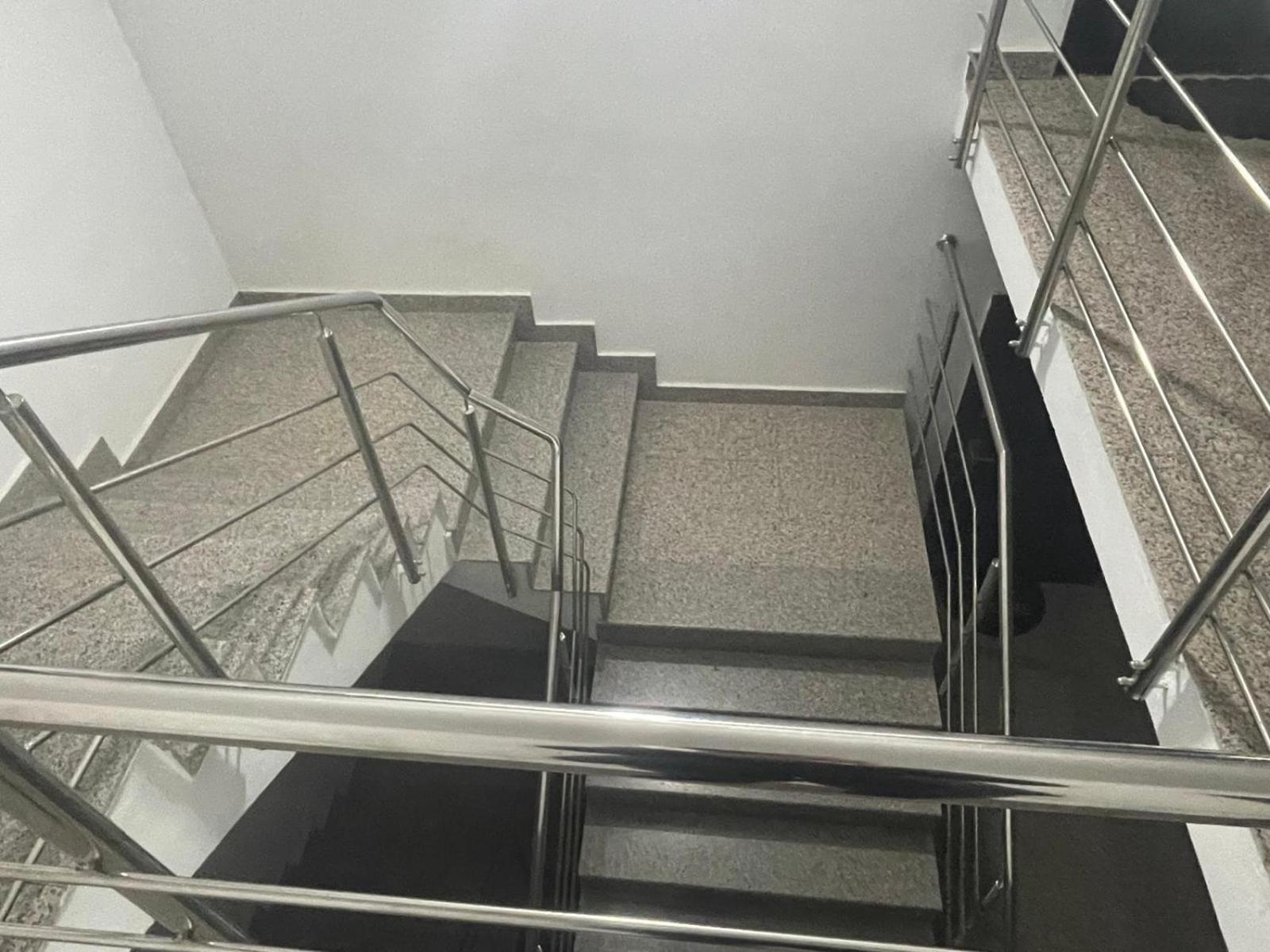 Apartament 2 Camere Tirgu Jiu 塔古玖 外观 照片
